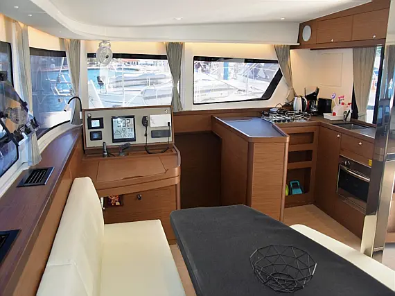 Lagoon 42 (AC, Gen, Watermaker) - Internal image