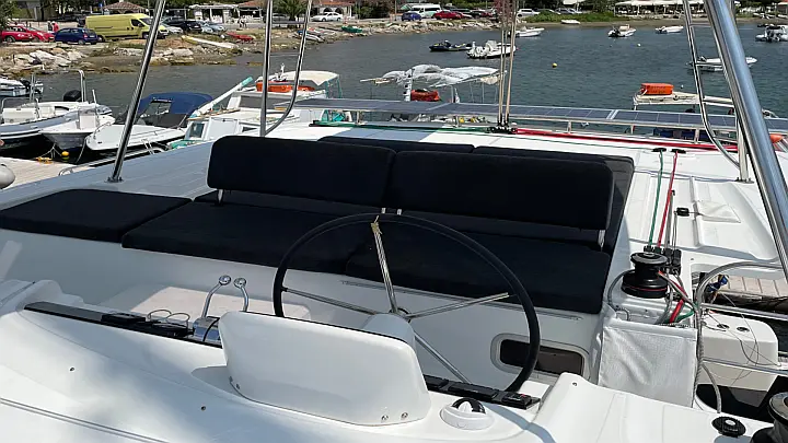 Lagoon 46 (AC, Gen, Watermaker)  - 