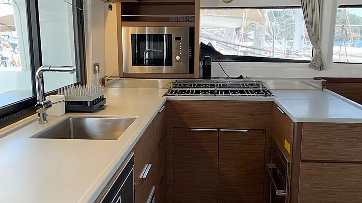 Lagoon 46 (AC, Gen, Watermaker)  - 
