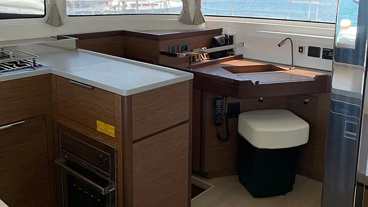 Lagoon 46 (AC, Gen, Watermaker)  - 