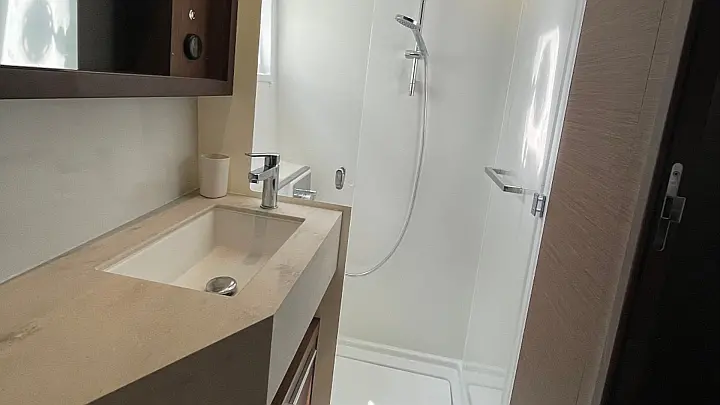 Lagoon 46 (AC, Gen, Watermaker)  - 