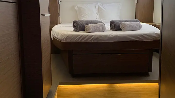 Lagoon 46 (AC, Gen, Watermaker)  - 