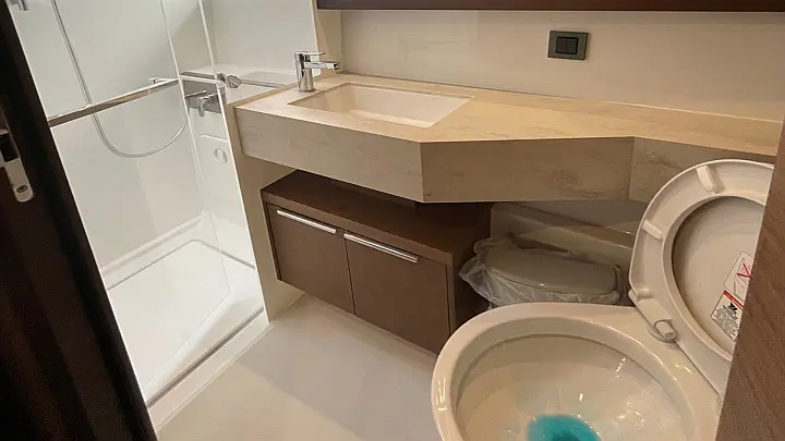 Lagoon 46 (AC, Gen, Watermaker)  - 