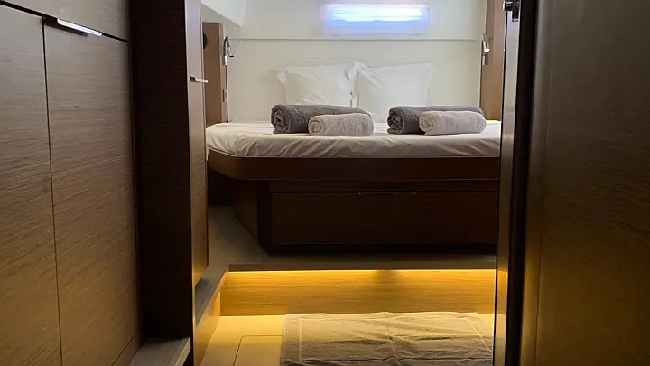 Lagoon 46 (AC, Gen, Watermaker)  - 