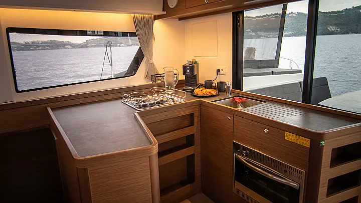 Lagoon 42 (A/C, Watermaker, Gen)_12 - 