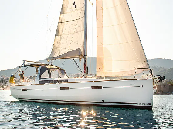 Oceanis 45 - External image