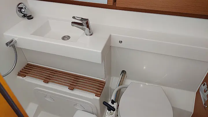 Sun Odyssey 440 (possible to be converted to 3 cabins) - 