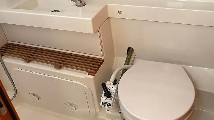Sun Odyssey 440 (possible to be converted to 3 cabins) - 