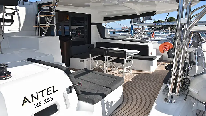 Lagoon 42 (AC, Gen, Watermaker) - 