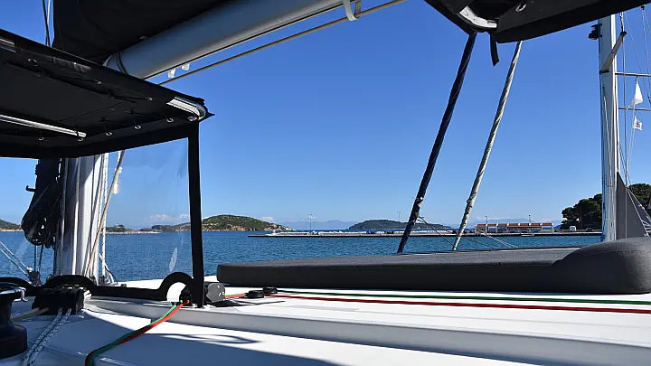 Lagoon 42 (AC, Gen, Watermaker) - 