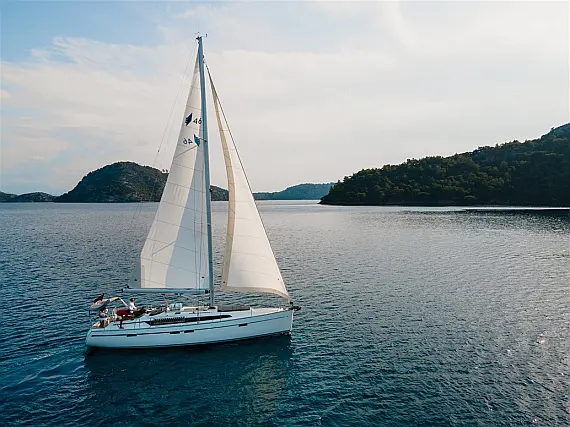 Bavaria Cruiser 46 - External image