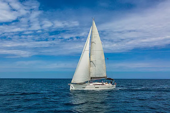 Dufour 460 - External image